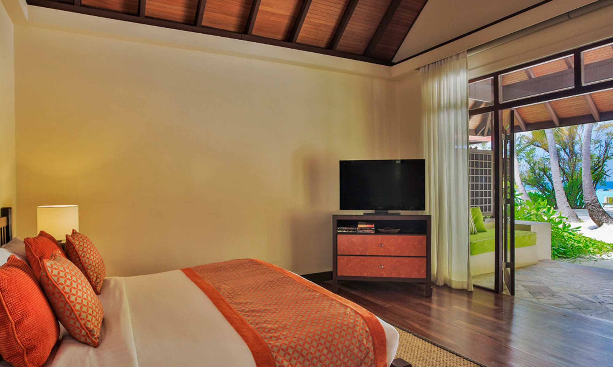 Slow Dive Indischer Ozean Malediven Kurumba Maldives Bett Ocean Front