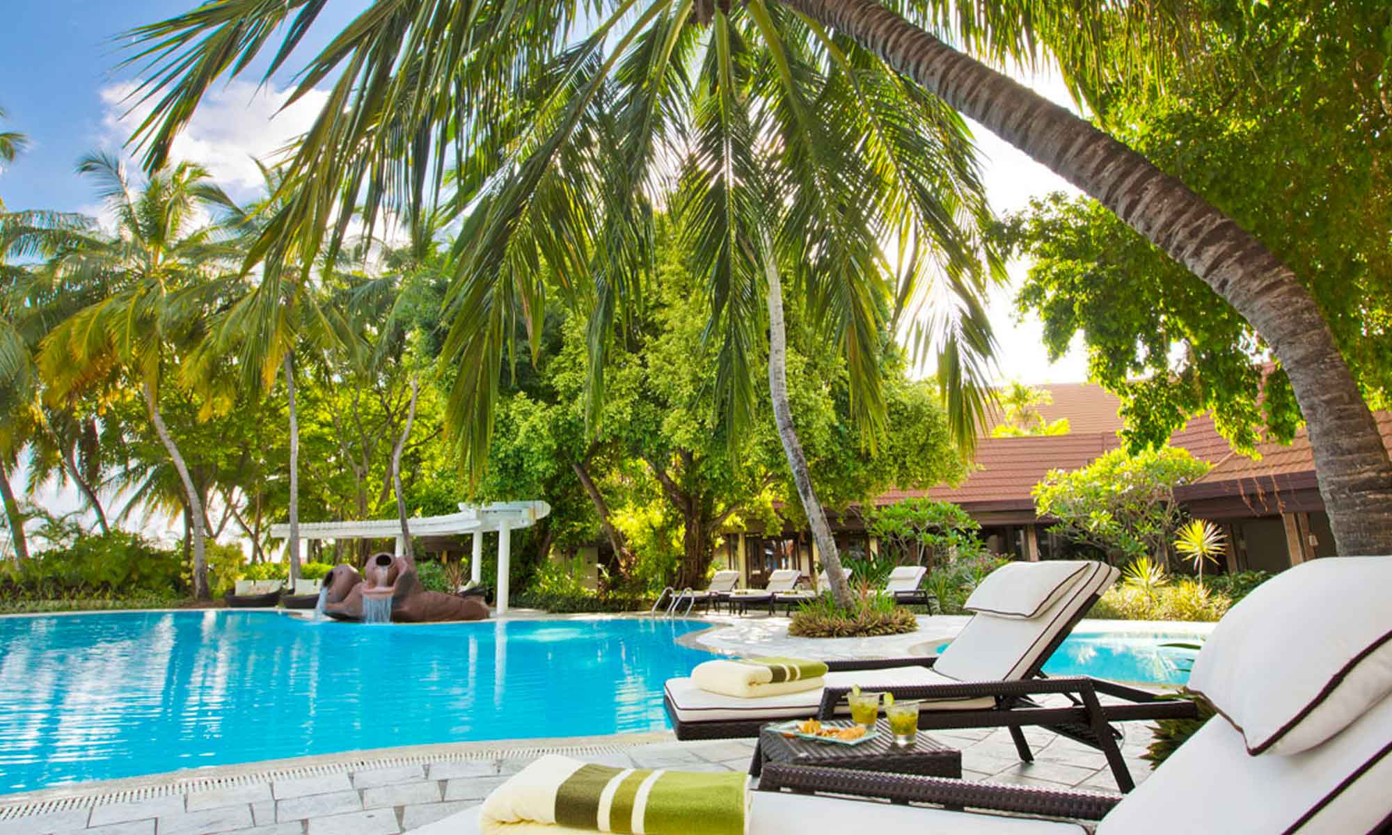 Slow Dive Indischer Ozean Malediven Kurumba Maldives Poollandschaft