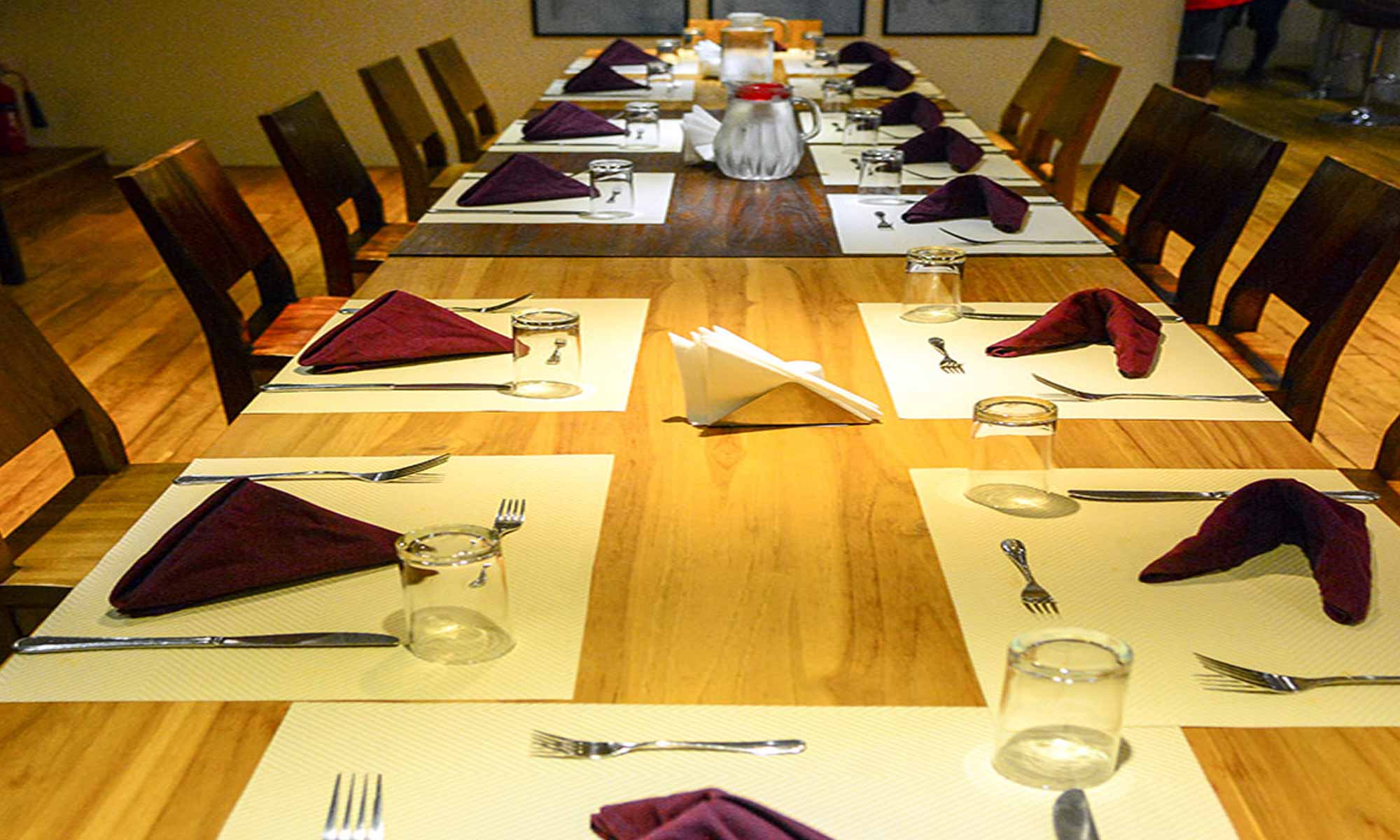 Slow Dive Indischer Ozean Malediven Adora Restaurant Tisch