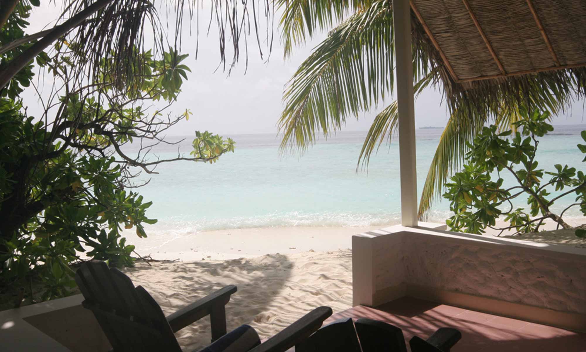 Slow Dive Indischer Ozean Malediven Bathala Resort Strandaussicht