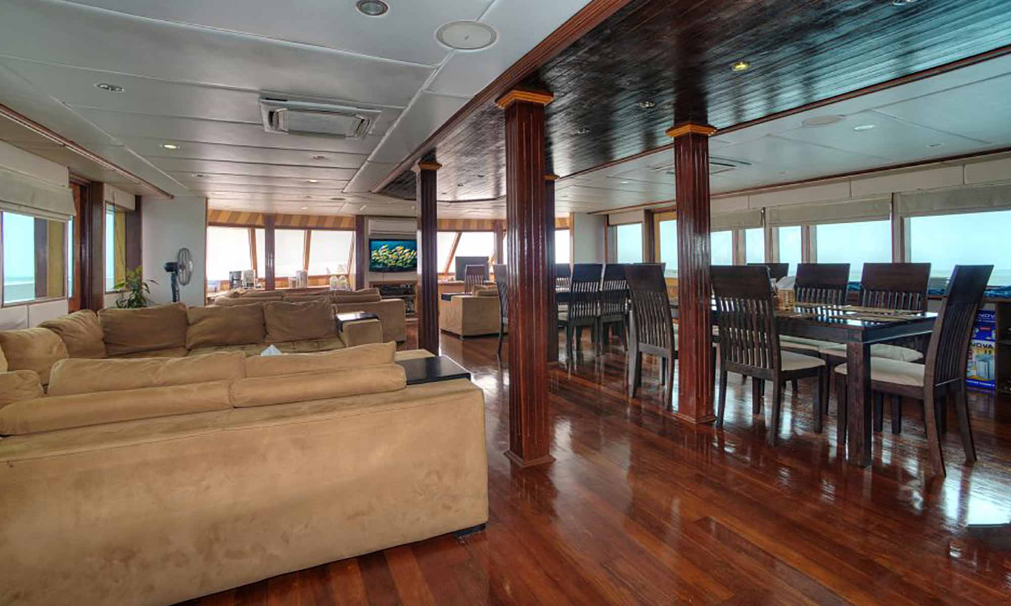 Slow Dive Indischer Ozean Malediven Emperor Leo Dining