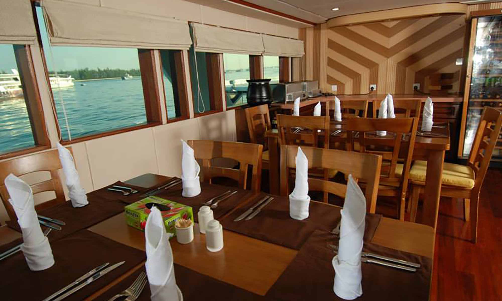 Slow Dive Indischer Ozean Malediven Emperor Leo Restaurant