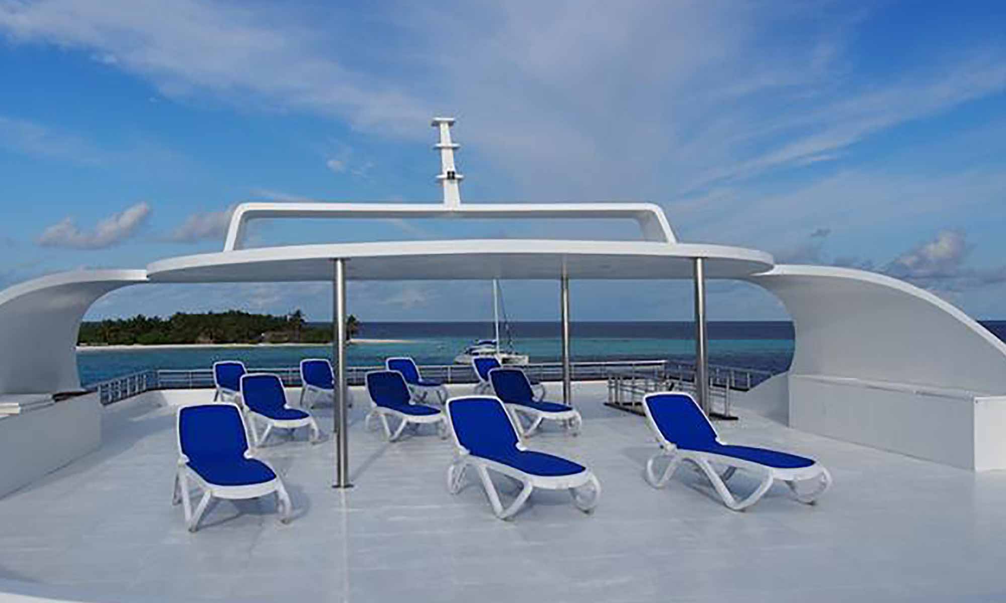 Slow Dive Indischer Ozean Malediven Emperor Serenity Sonnendeck