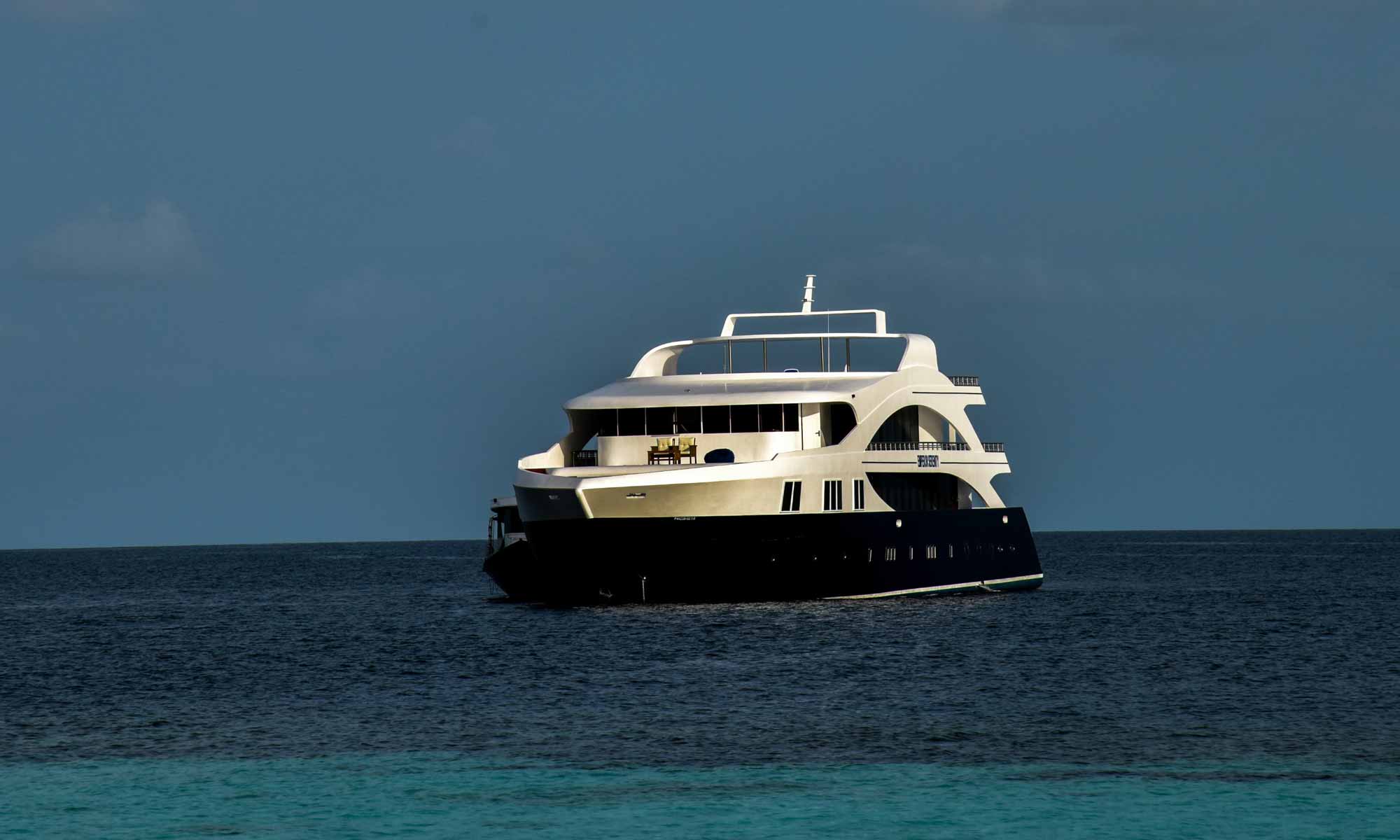 Slow Dive Indischer Ozean Malediven Emperor Serenity Vorne