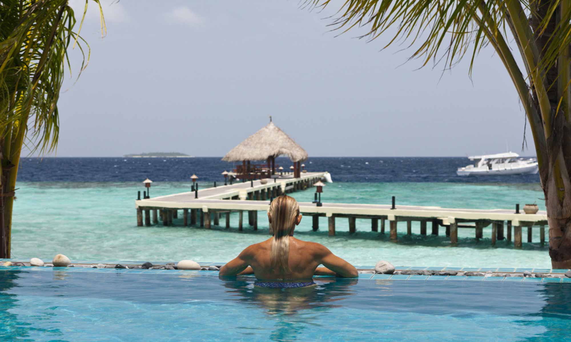 Slow Dive Indischer Ozean Malediven Eriyadu Island Resort Inifinity Pool