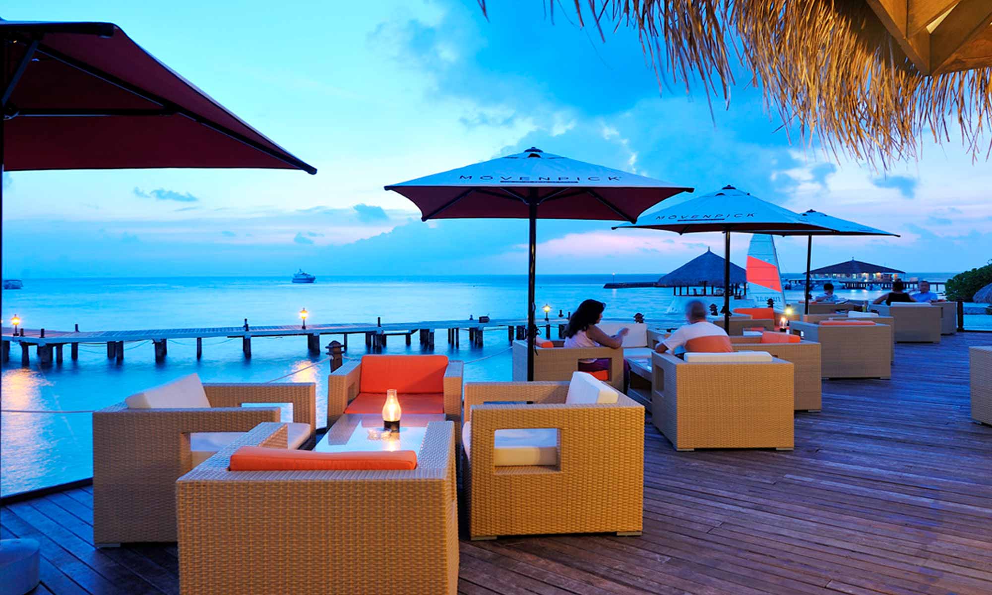 Slow Dive Indischer Ozean Malediven Eriyadu Island Resort Lounge Außen