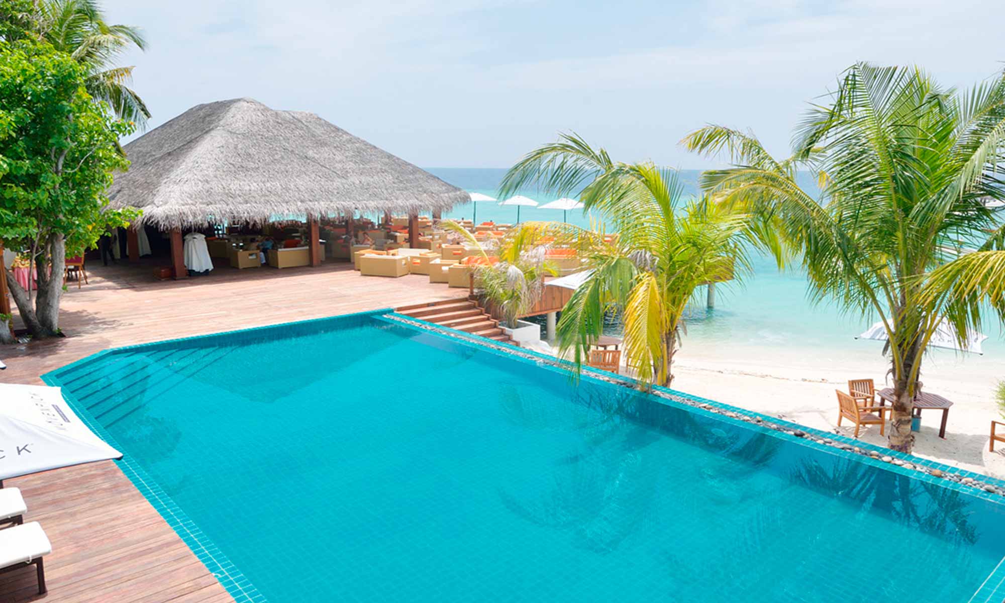 Slow Dive Indischer Ozean Malediven Eriyadu Island Resort Pool