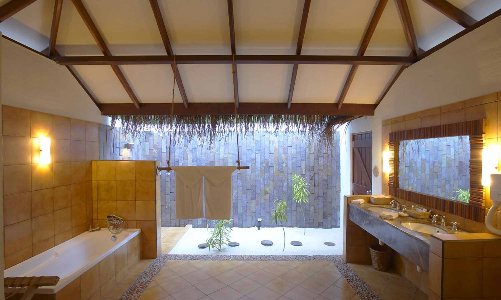 Slow Dive Indischer Ozean Malediven Filitheyo Island Resort Badezimmer