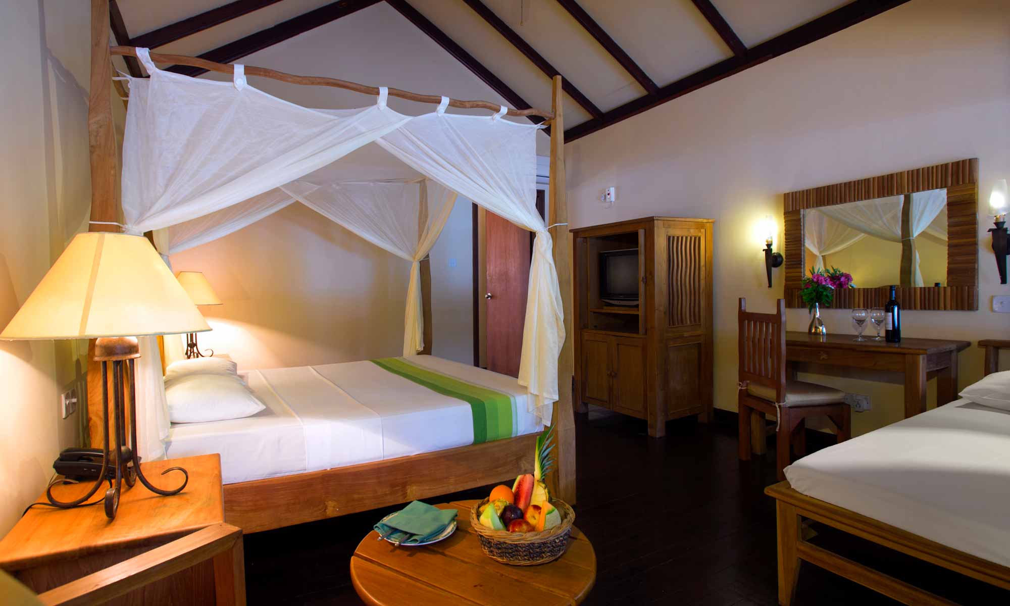 Slow Dive Indischer Ozean Malediven Filitheyo Island Resort Bungalow Bett