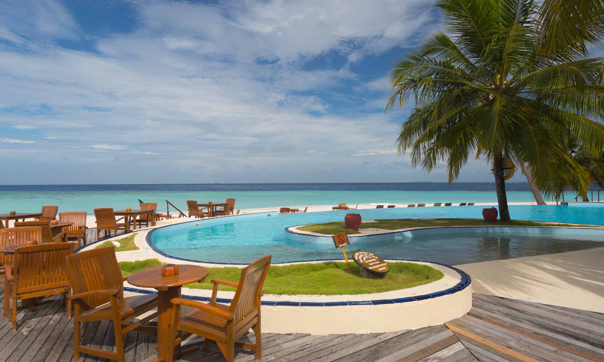 Slow Dive Indischer Ozean Malediven Filitheyo Island Resort Pool Strand