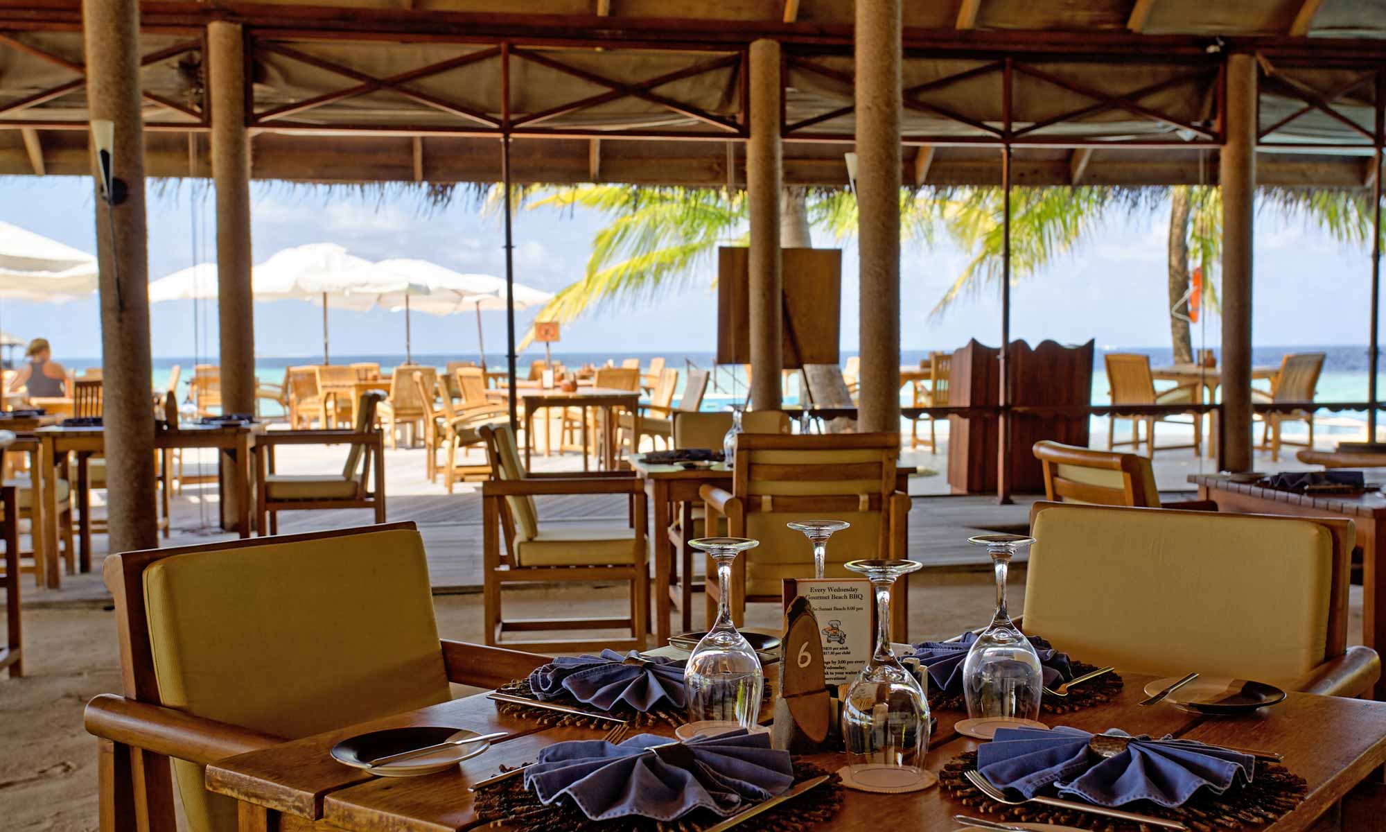 Slow Dive Indischer Ozean Malediven Filitheyo Island Resort Restaurant Blick