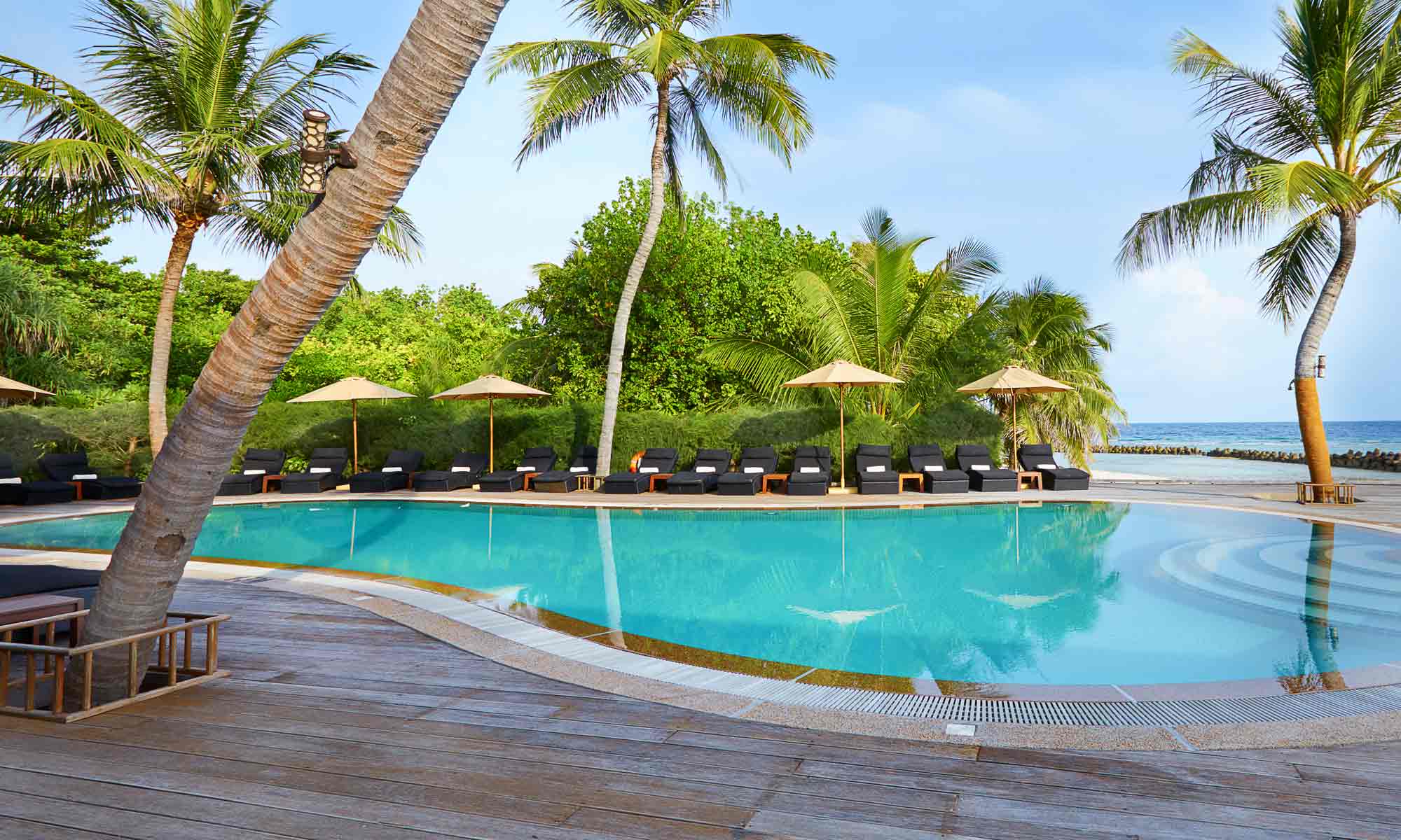 Slow Dive Indischer Ozean Malediven Kuredu Island Resort Poollandschaft