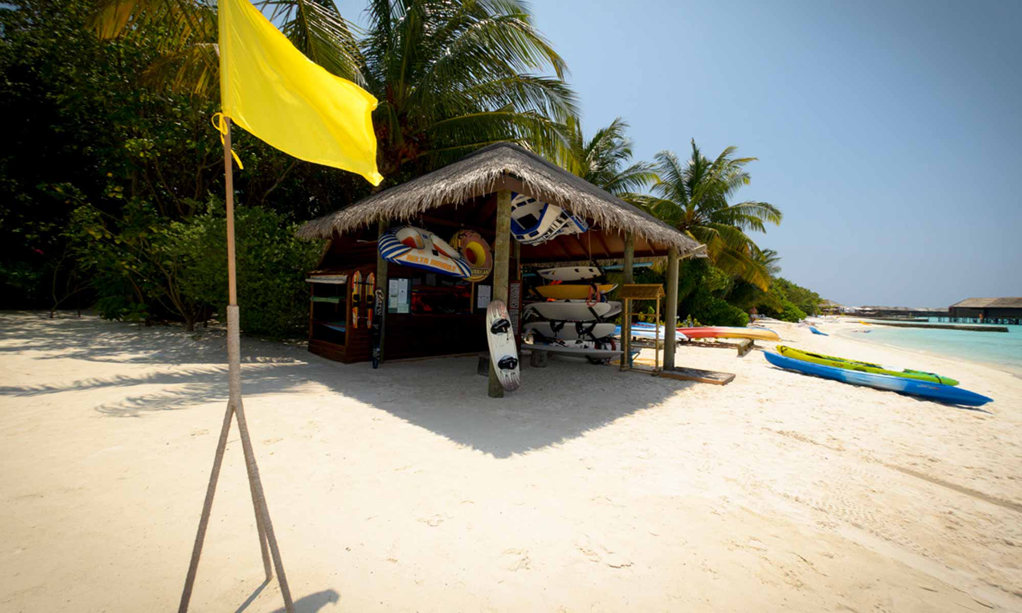 Slow Dive Indischer Ozean Malediven Lily Beach Resort Strand