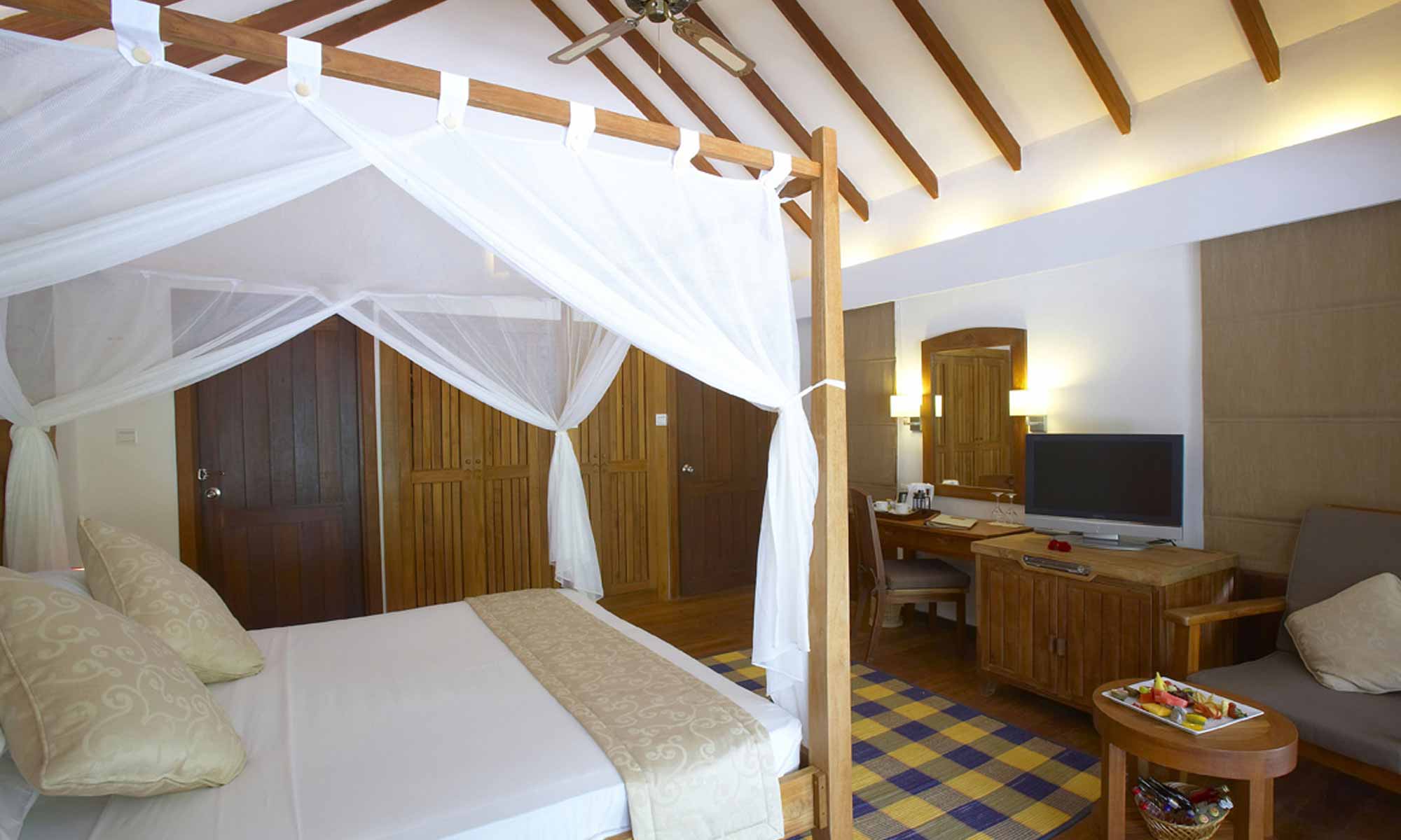 Slow Dive Indischer Ozean Malediven Medhufushi Island Resort Bungalow Bett