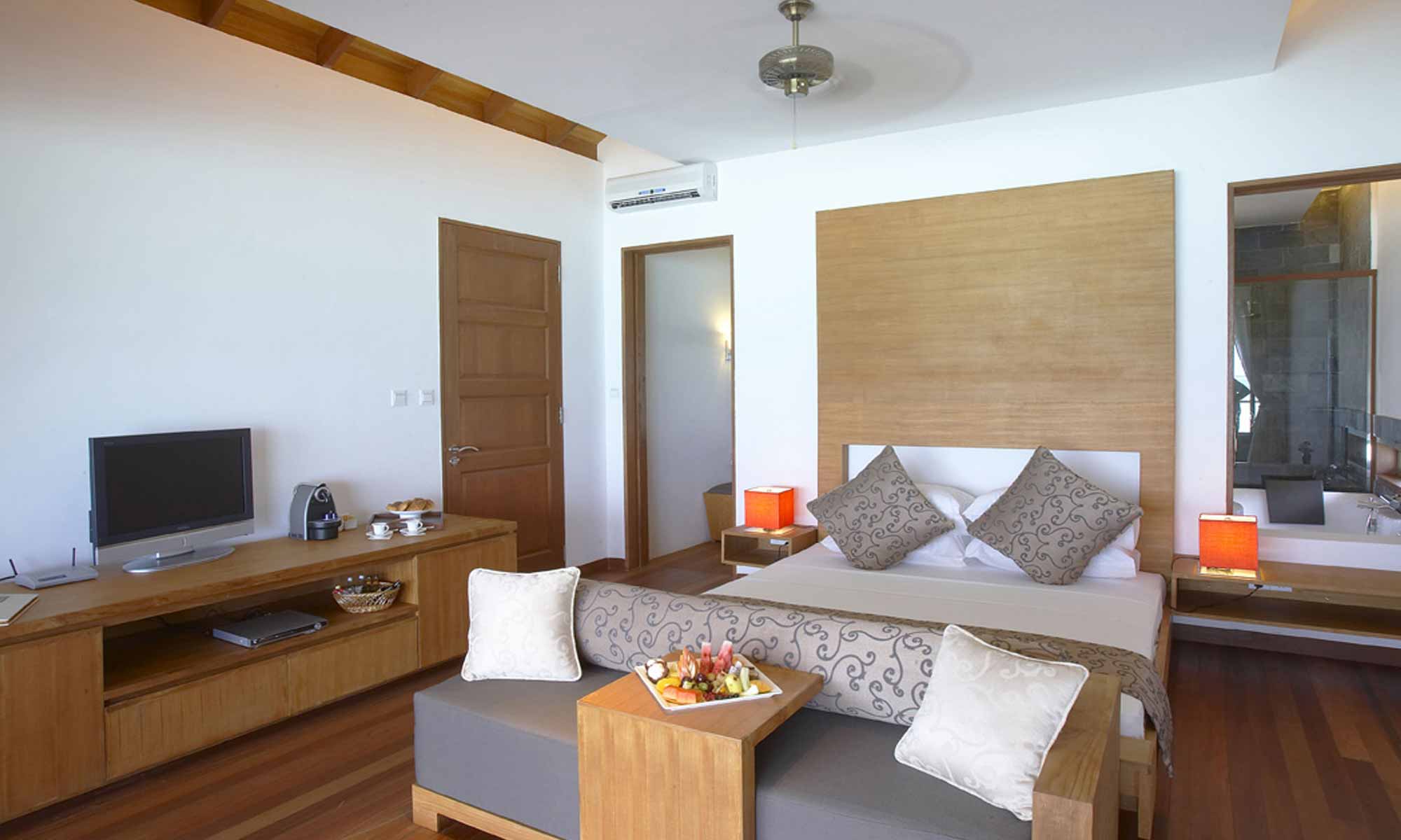 Slow Dive Indischer Ozean Malediven Medhufushi Island Resort Bungalow Zimmer