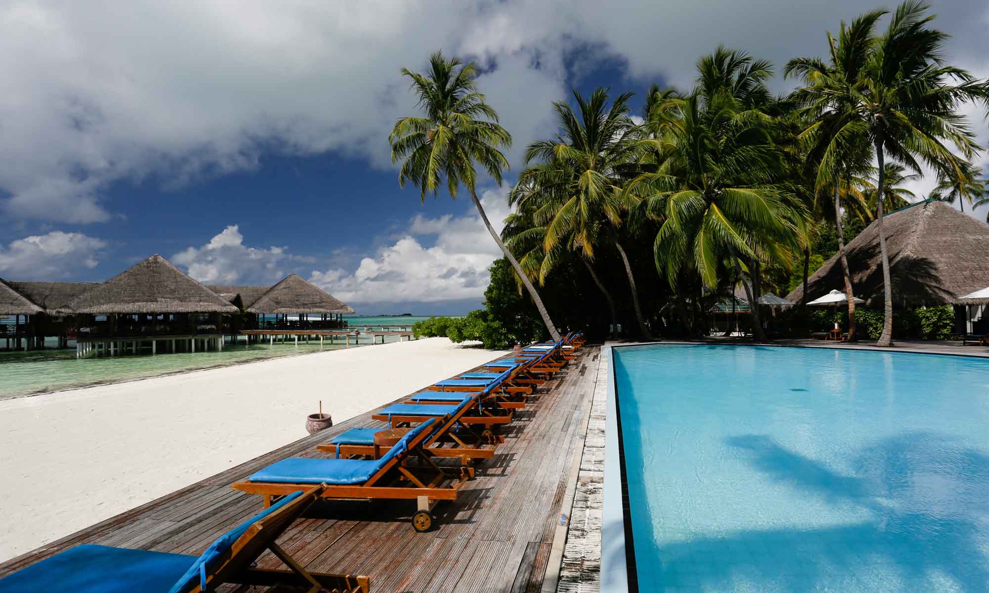 Slow Dive Indischer Ozean Malediven Medhufushi Island Resort Pool