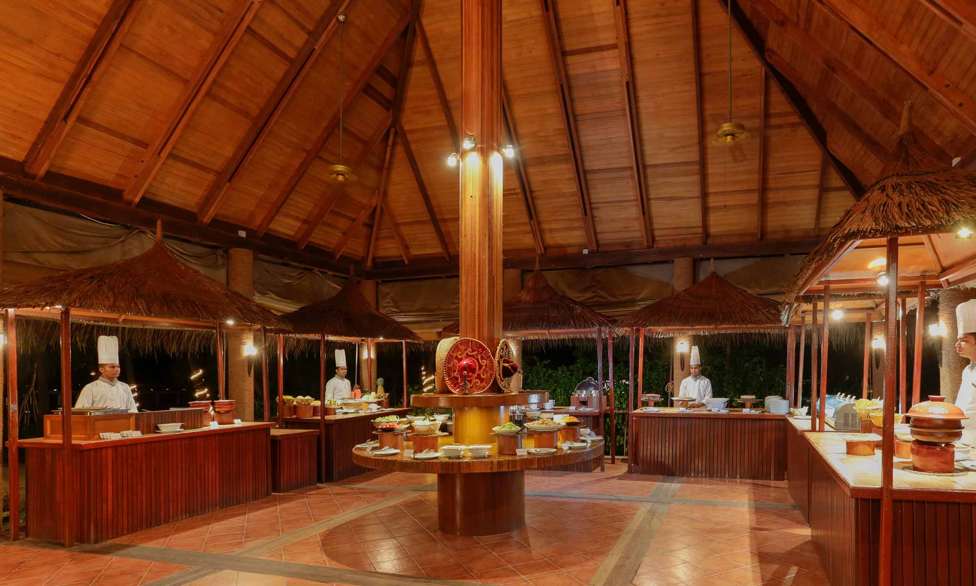 Slow Dive Indischer Ozean Malediven Medhufushi Island Resort Restaurant Buffet