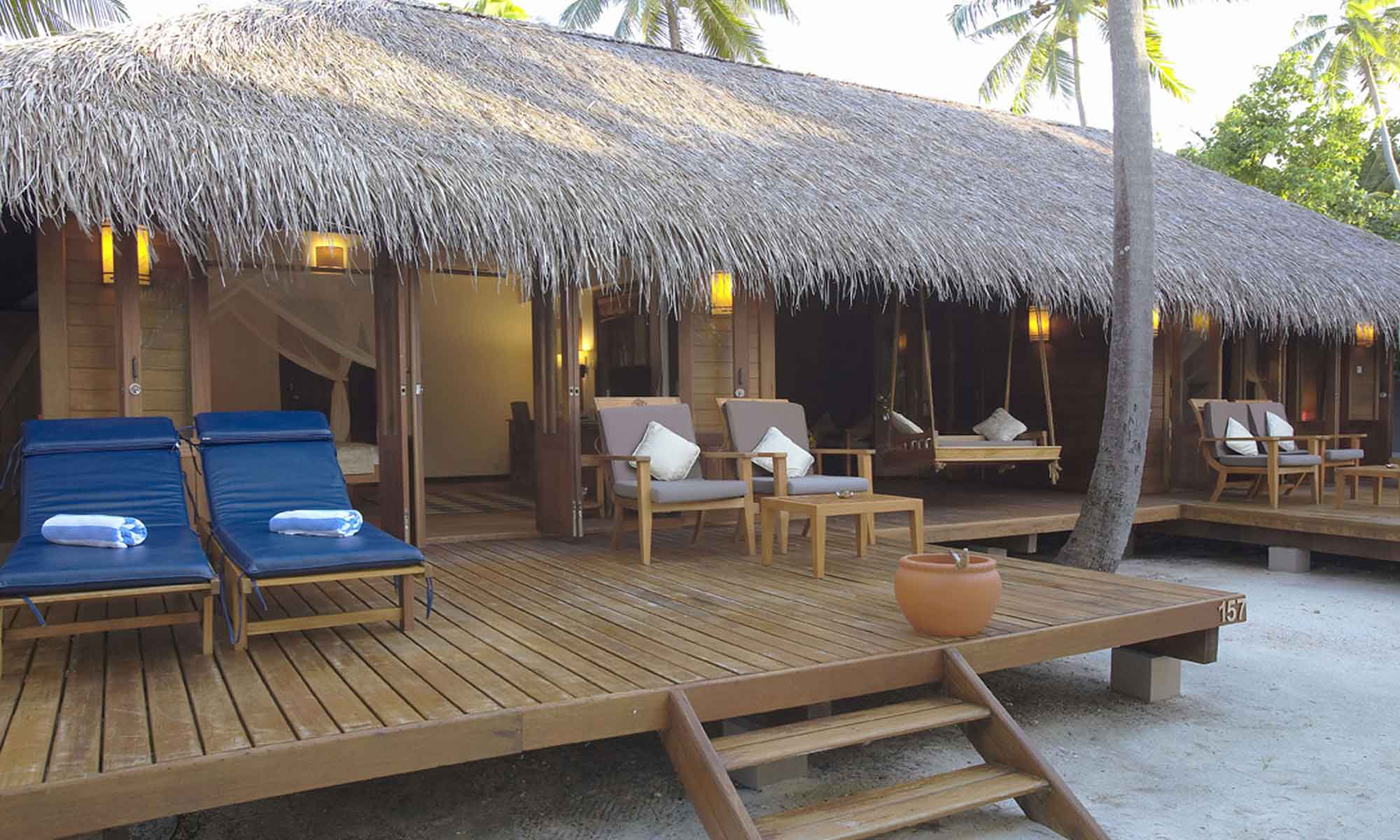 Slow Dive Indischer Ozean Malediven Medhufushi Island Resort Water Bungalow Strand