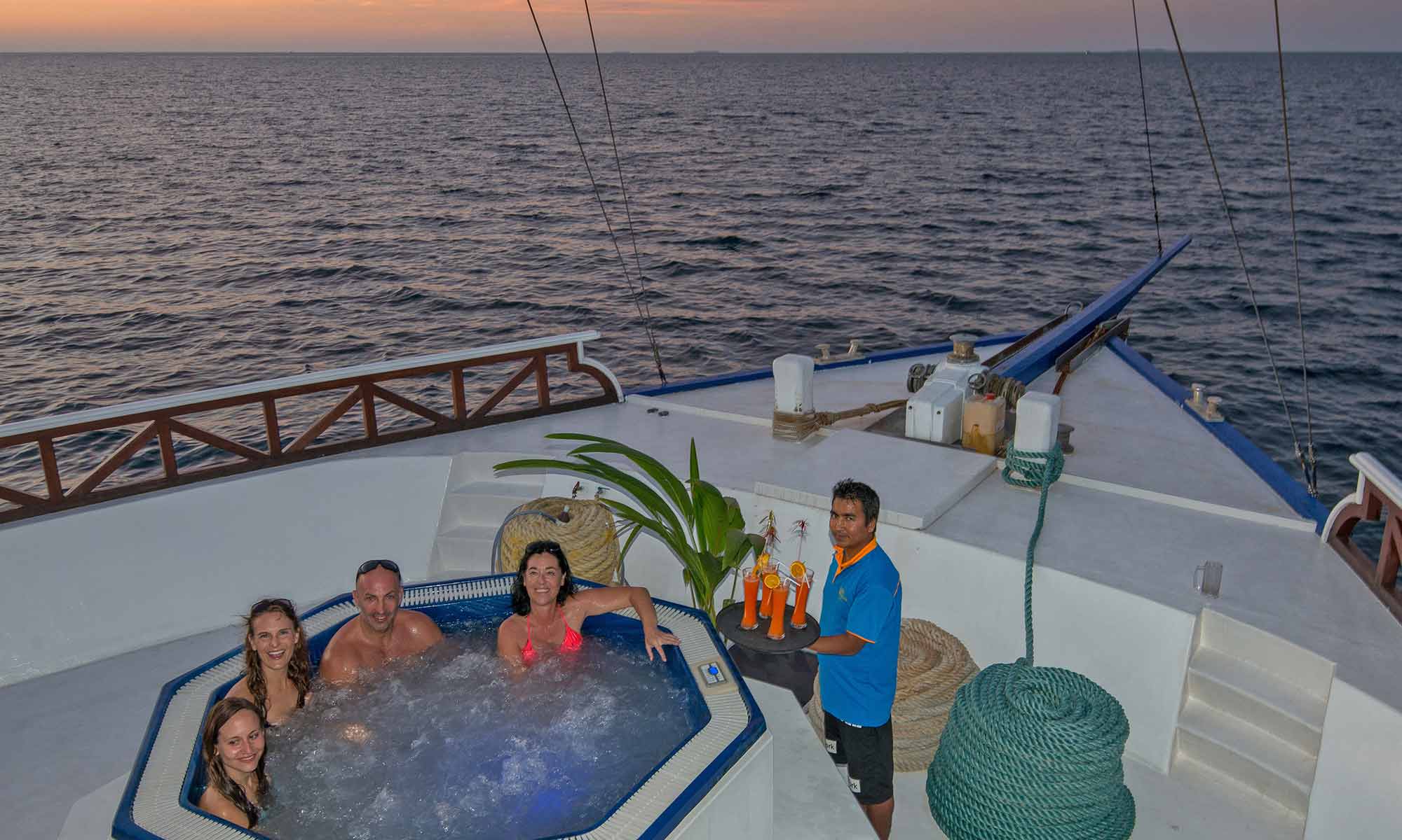 Slow Dive Indischer Ozean Malediven Nautilus Two Jacuzzi