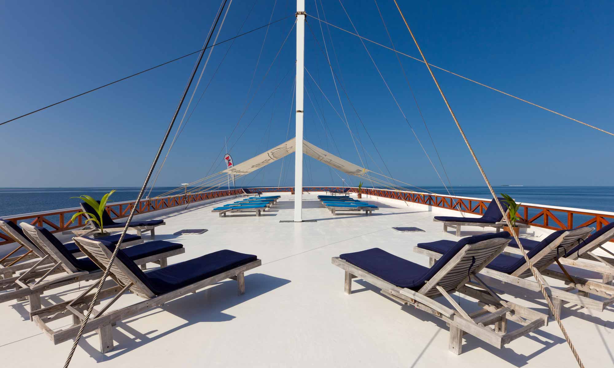 Slow Dive Indischer Ozean Malediven Nautilus Two Sonnendeck