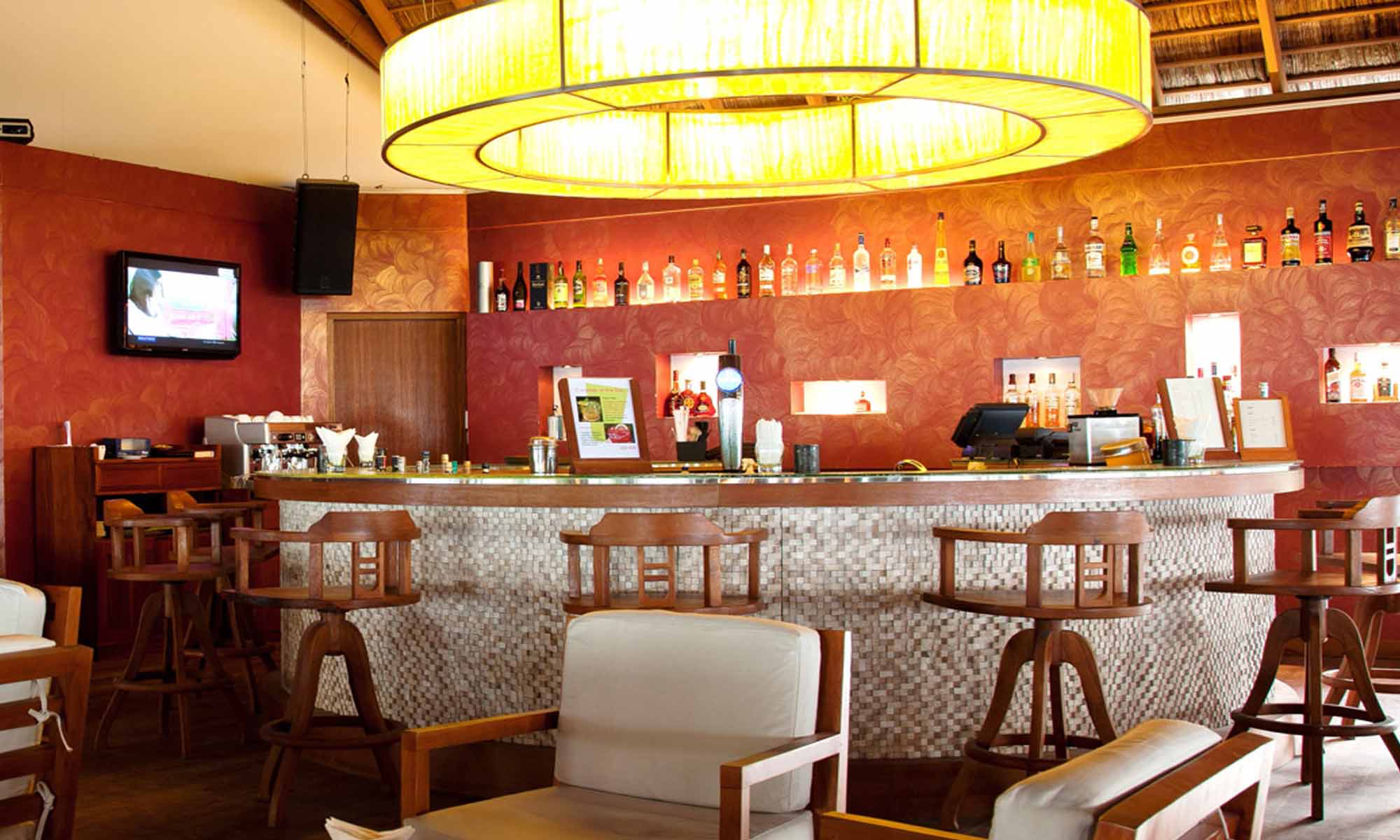 Slow Dive Indischer Ozean Malediven Vakarufalhi Island Resort Bar