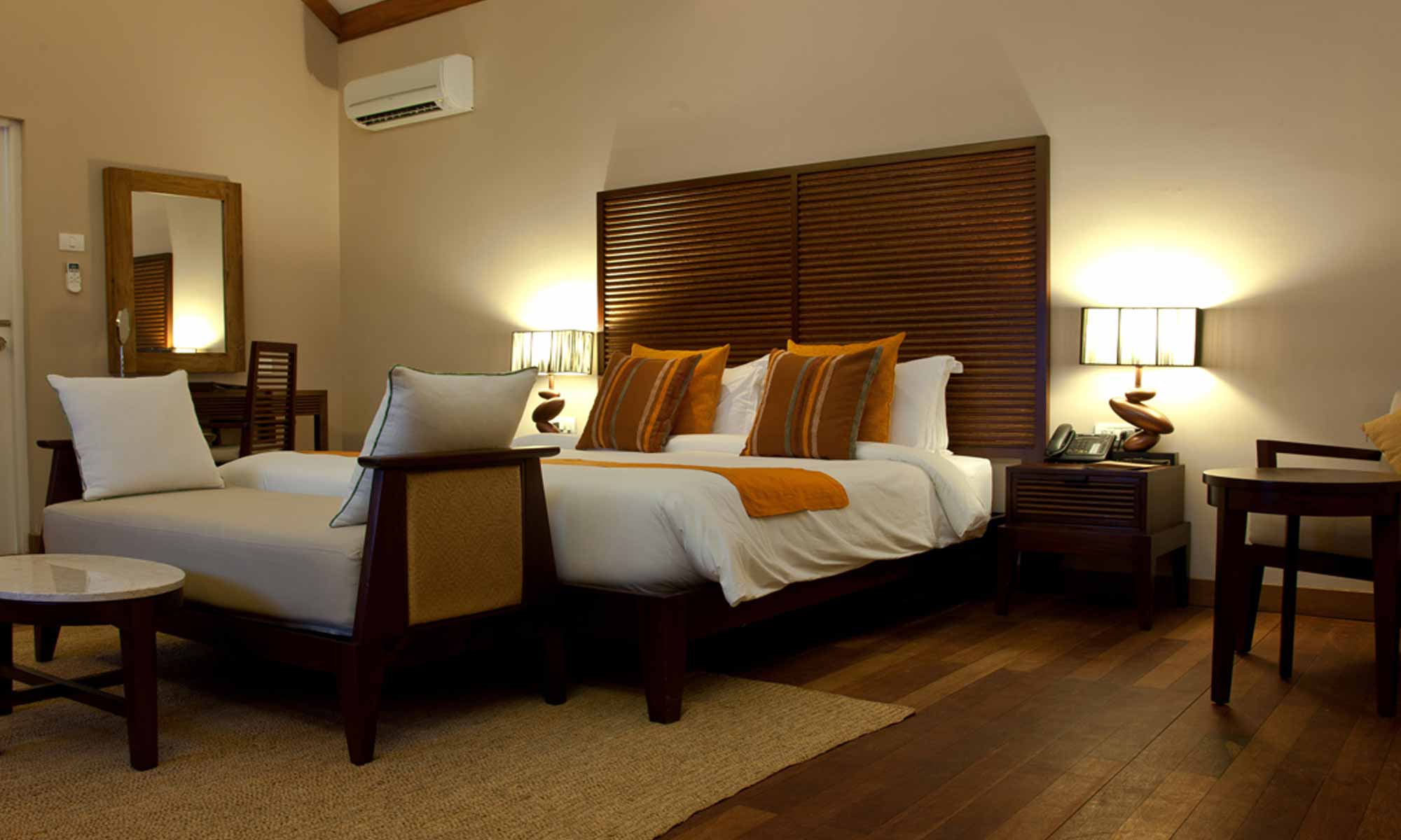 Slow Dive Indischer Ozean Malediven Vakarufalhi Island Resort Bett