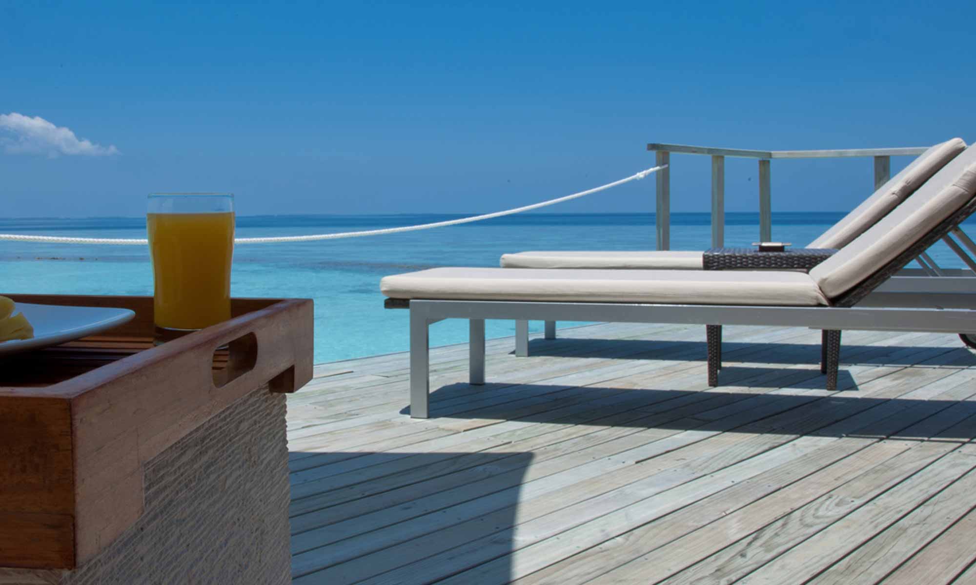 Slow Dive Indischer Ozean Malediven Vakarufalhi Island Resort Sonnenliege