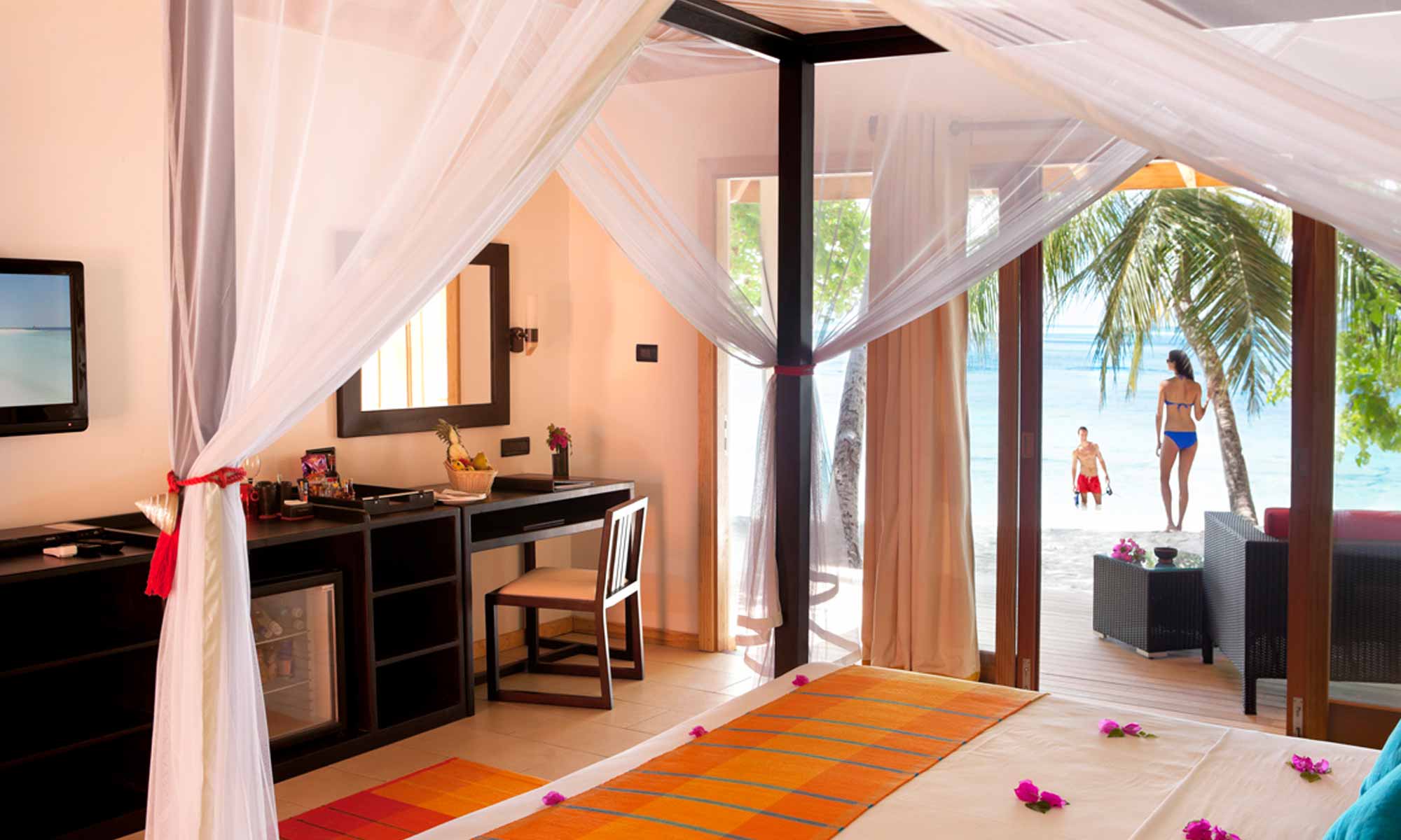 Slow Dive Indischer Ozean Malediven Vilamendhoo Island Resort Oceanfront Bungalow