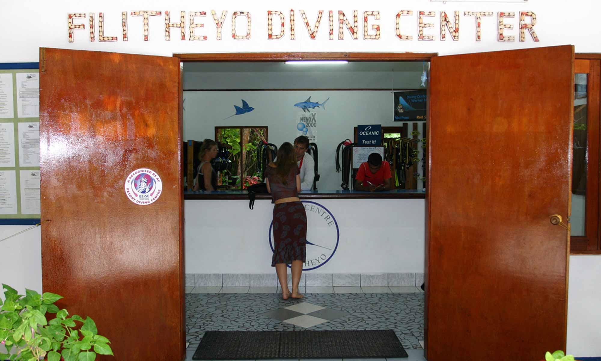 Slow Dive Indischer Ozean Malediven Werner Lau Filitheyo Tauchcenter