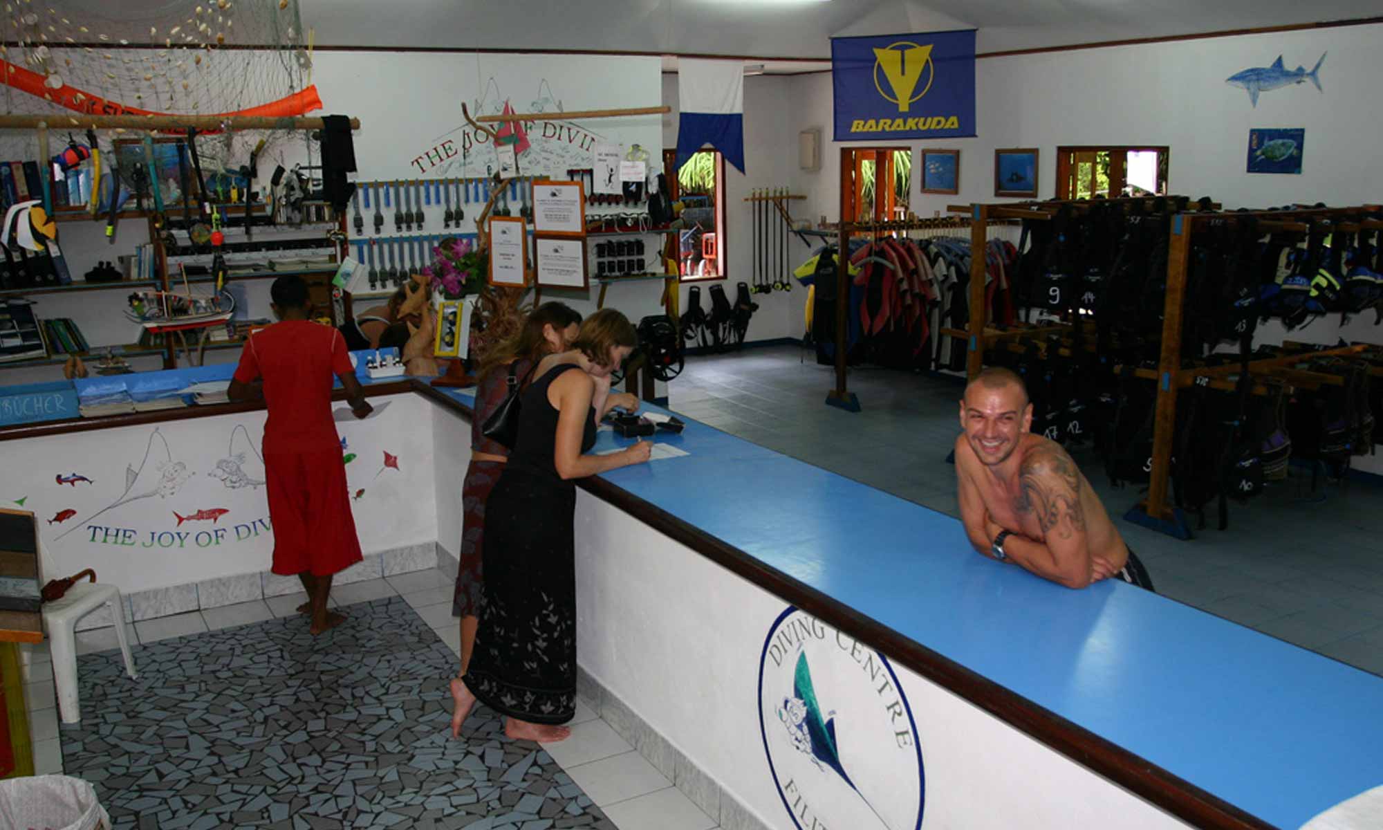 Slow Dive Indischer Ozean Malediven Werner Lau Filitheyo Tauchshop