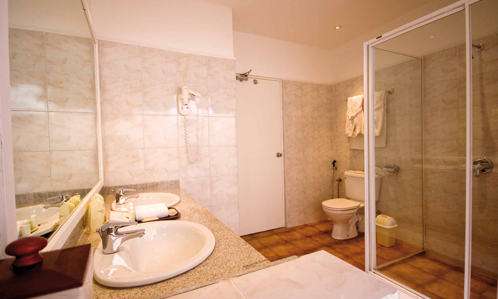 Slow Dive Indischer Ozean Adaaran Resort Meedhupparu Bad