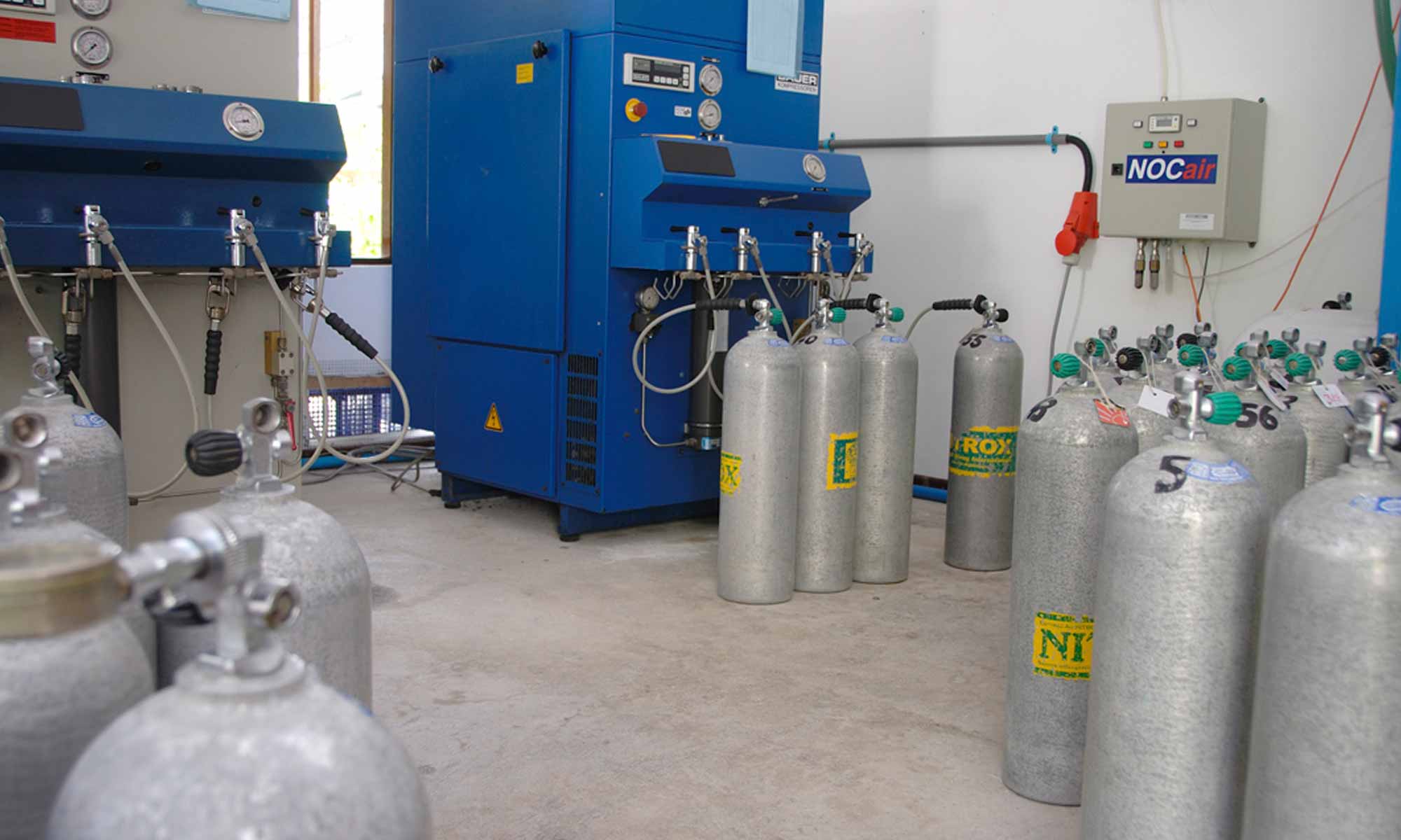 Slow Dive Indischer Ozean Malediven TGI Maldives at Helengeli Flaschen