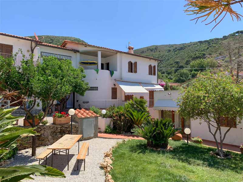 Slow Dive Angebote Italien Elba Appartment Morcone Aussenansicht