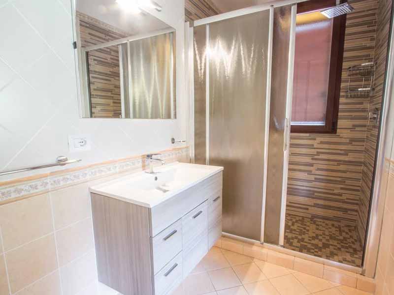 Slow Dive Angebote Italien Elba Appartment Villa Eden Piano Terra Badezimmer